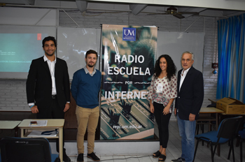 Equipo de la REPI exponiendo en el COINI